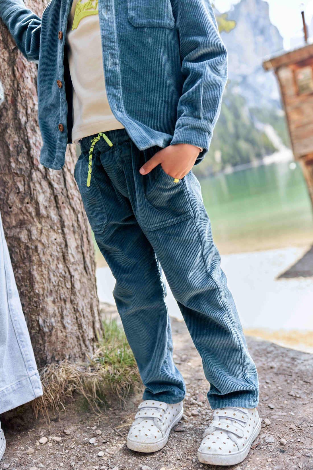 Kordhose Datcha in Petrol Blau