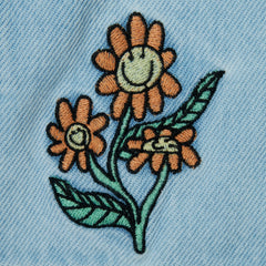 Jeansshorts mit Stickereien